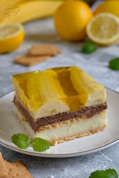Grysikowiec z bananami i galaretką (bez pieczenia)