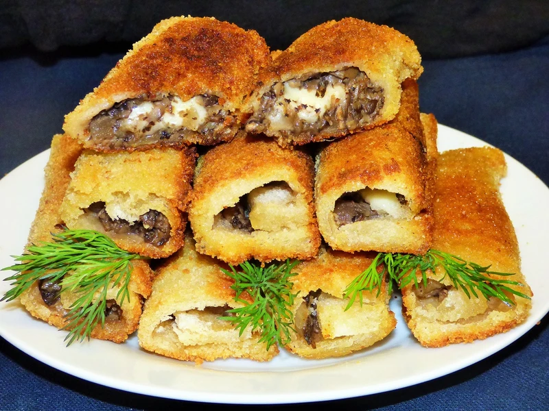 Ekspresowe krokiety z chleba tostowego z pieczarkami i mozzarellą