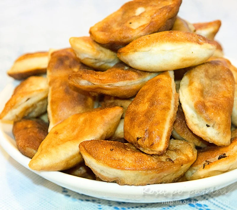 Pierogi drożdżowe z kapustą i grzybami