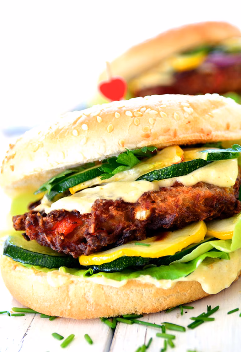 Burgery z mięsa mielonego z papryką i pieczonymi cukiniami