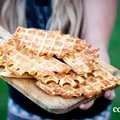 WYTRAWNE GOFRY Z CUKINIĄ I CHEDDAREM