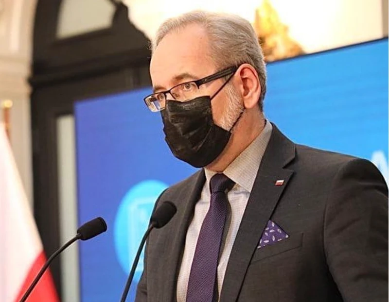 Koniec z obowiązkiem noszenia maseczek? Niedzielski podał jeden warunek