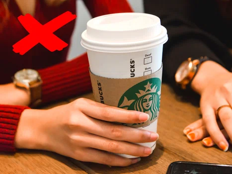Starbucks rezygnuje z papierowych kubków! Co je zastąpi?