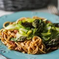 Spaghetti carbonara ze szparagami