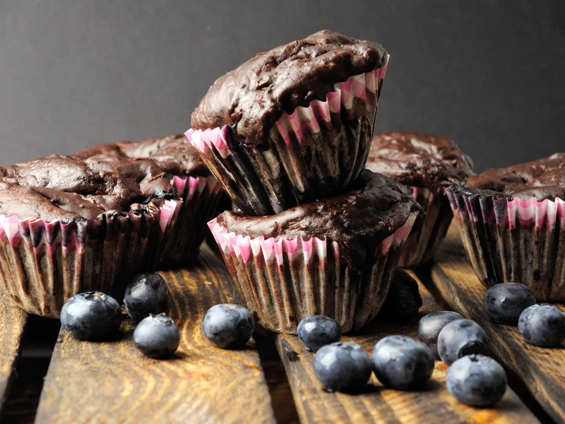 Czekoladowe Muffinki Jogurtowe z Jagodami