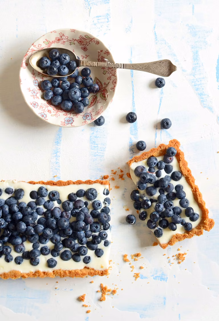 Tarta borówkowa z kremem maślankowym