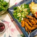Kurczak po hawajsku i sałatka z gruszką i ogórkiem