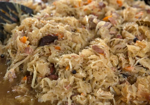 Gotujesz bigos jeden dzień? Błąd! Prawdziwy robi się w 3 dni – oto plan krok po kroku