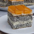 Piegusek z brzoskwiniami