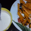 Frytki z batatów z dipem czosnkowym