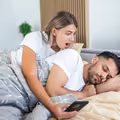 Te 3 znaki zodiaku nigdy nie ufają partnerom! Bądź gotowy na ciągłe sprawdzanie!