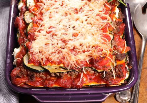 Zastąpiłam makaron cukinią i już nigdy nie wrócę do tradycyjnej lasagne! Ten przepis to strzał w dziesiątkę