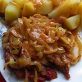 Karkówka duszona w cebuli