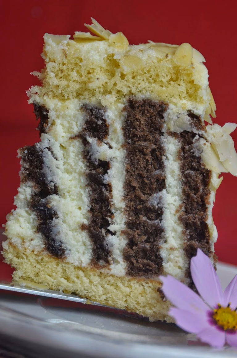 TORT ZEBRA, ŚMIETANKOWO - MIGDAŁOWY