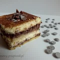 SERNIK PRZEKŁADANY BISZKOPTEM I POLEWĄ CZEKOLADOWĄ