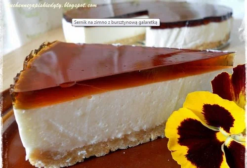 Sernik na zimno z bursztynową galaretką