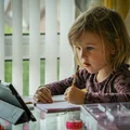 Lampka na biurko dla dziecka – jakie rozwiązanie wybrać?