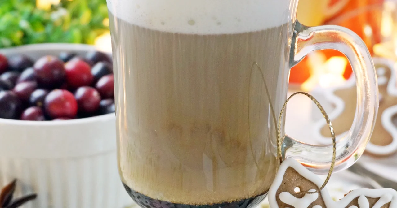 Kawa zbożowa z syropem wiśniowo-migdałowym