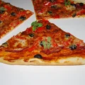Pizza na cienkim cieście z semoliną