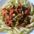Penne z kurczakiem w sosie pomidorowym