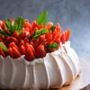 Beza Pavlova - tort bezowy z truskawkami