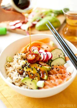sushi bowl, czyli wiosenna micha z rybą i ryżem