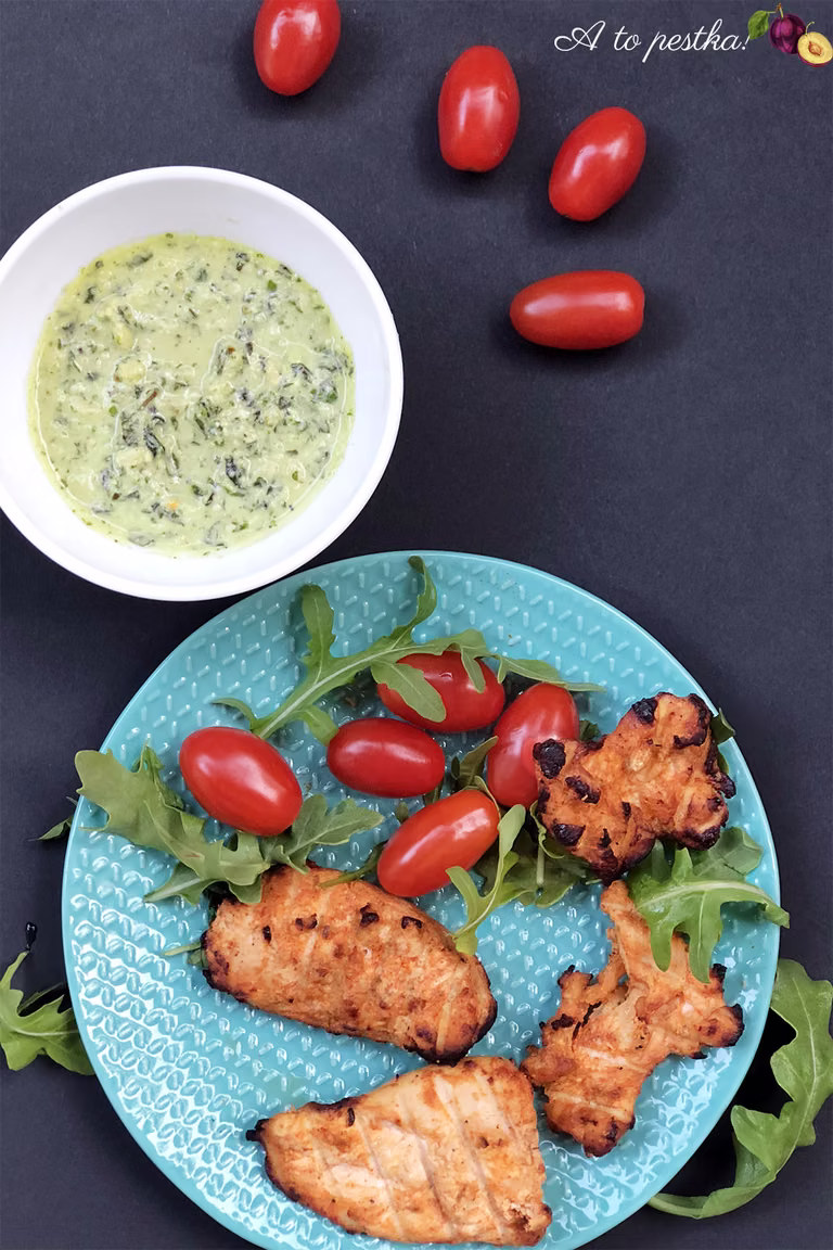Pieczona pierś kurczaka z domowym pesto