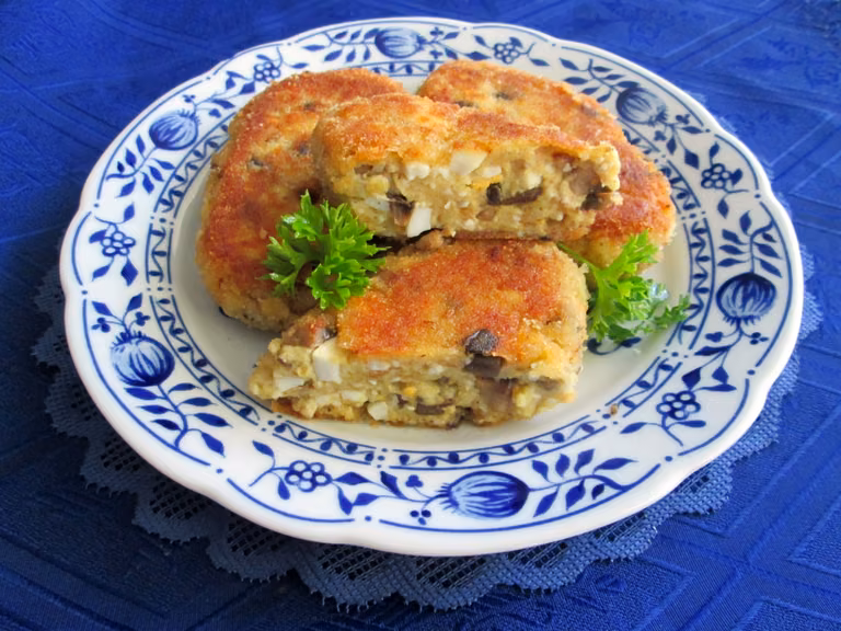 Kotlety jajeczne z pieczarkami
