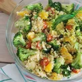 Kolorowa sałatka z kaszą bulgur i jajkiem