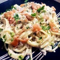szybkie, kremowe spaghetti z wędzonym łososiem