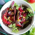 Mroczne tacos z fioletowej marchwi z warzywami i Pudliszkową salsą