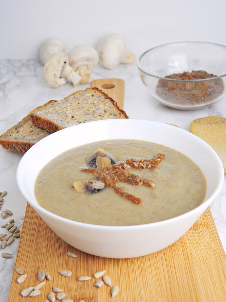 Krem pieczarkowy z pesto słonecznikowym