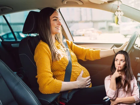Czy w ciąży trzeba zapinać pasy podczas jazdy autem?
