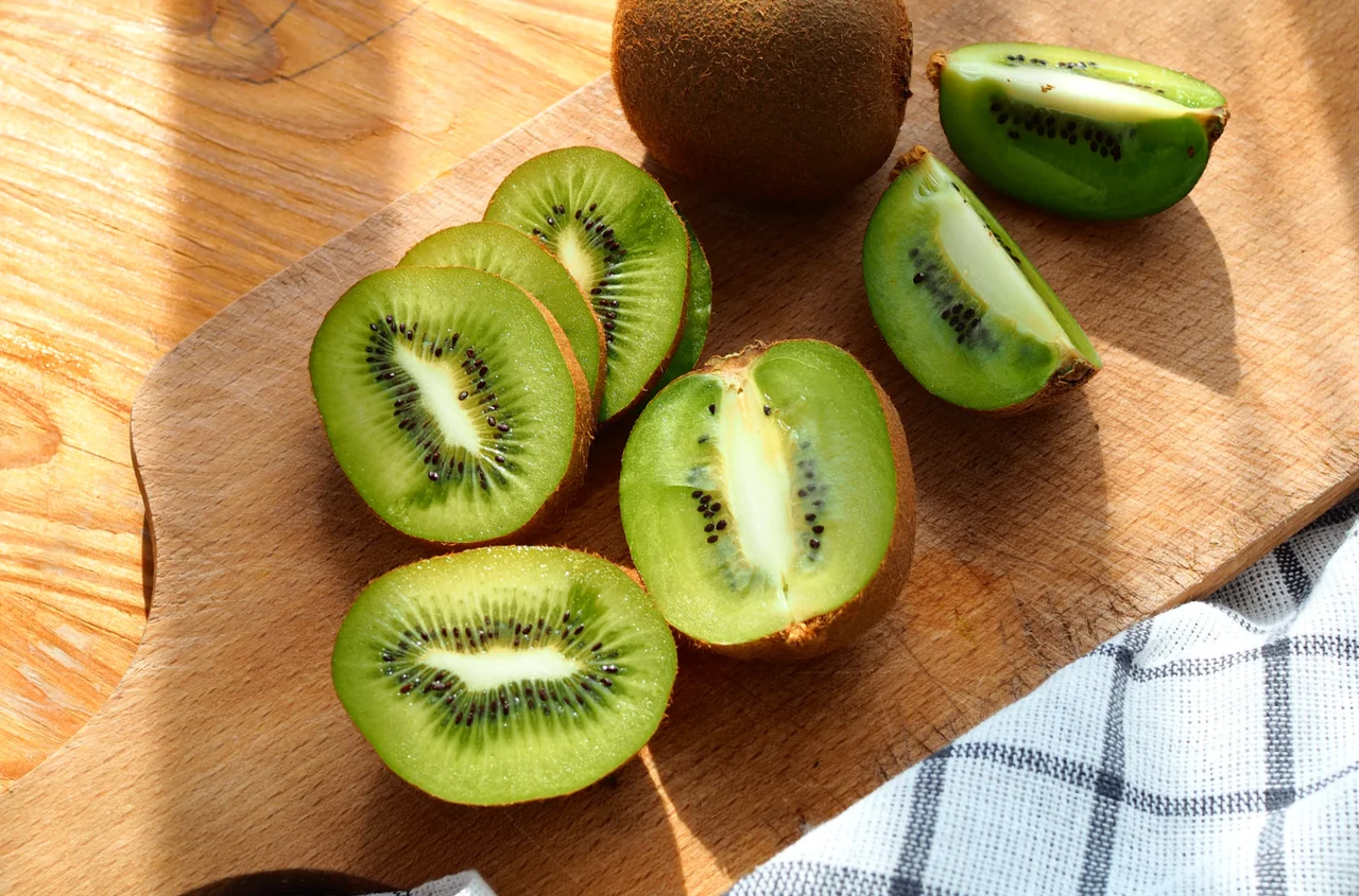 Zapomnij o cytrynie! Ten jeden owoc dziennie wystarczy, aby uzupełnić normę witaminy C!