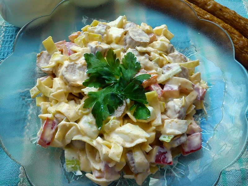 Sałatka z kabanosem