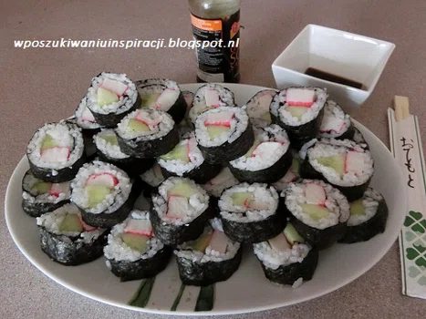 Sushi maki z ogórkiem i surimi