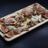 Grillowany Camembert z miodem, orzechami i figami