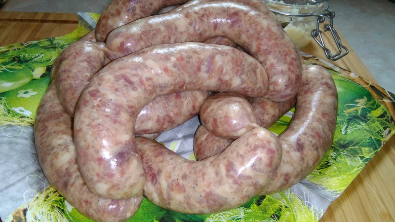 Domowa biała kiełbasa