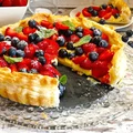 Tarta z ciasta francuskiego z budyniem i owocami