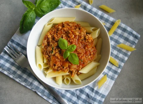 Makaron penne z sosem bolognese