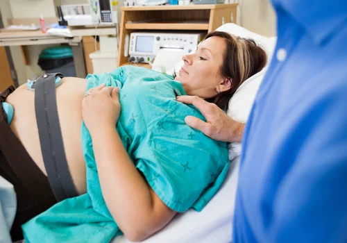 Zamiast porodówki - "pokój narodzin"! Nadchodzą porody na nowych zasadach - zmiany już w 2026 roku