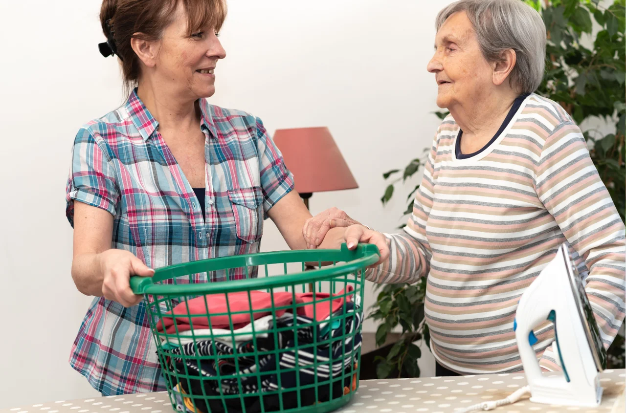 2150 zł miesięcznie na opiekę nad babcią lub dziadkiem! Z nowego świadczenia skorzysta wiele rodzin