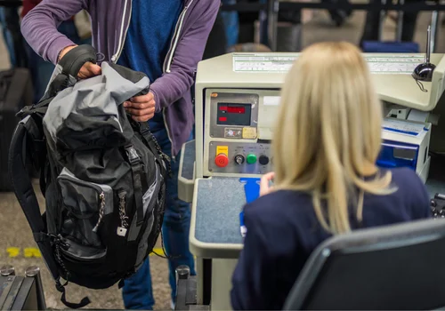 Przez popularny trik z TikToka nie wszedł do samolotu! Interweniowała policja