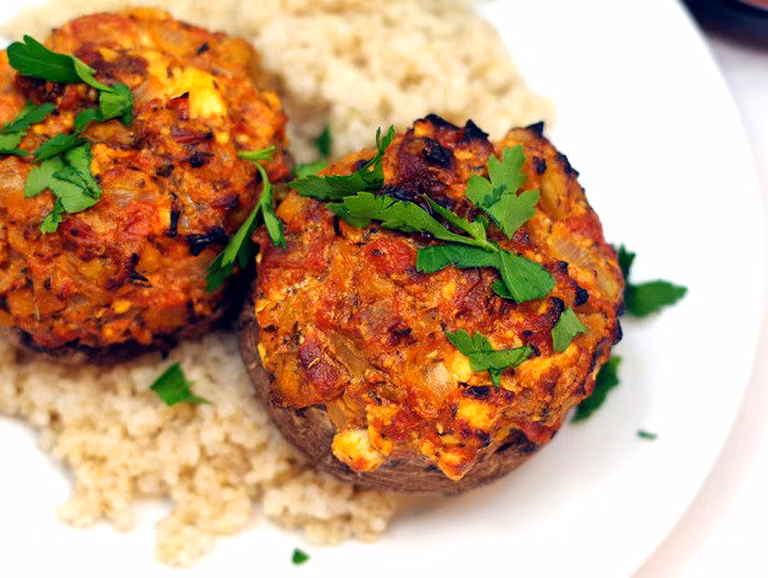 Pieczarki portobello nadziewane pomidorami i fetą