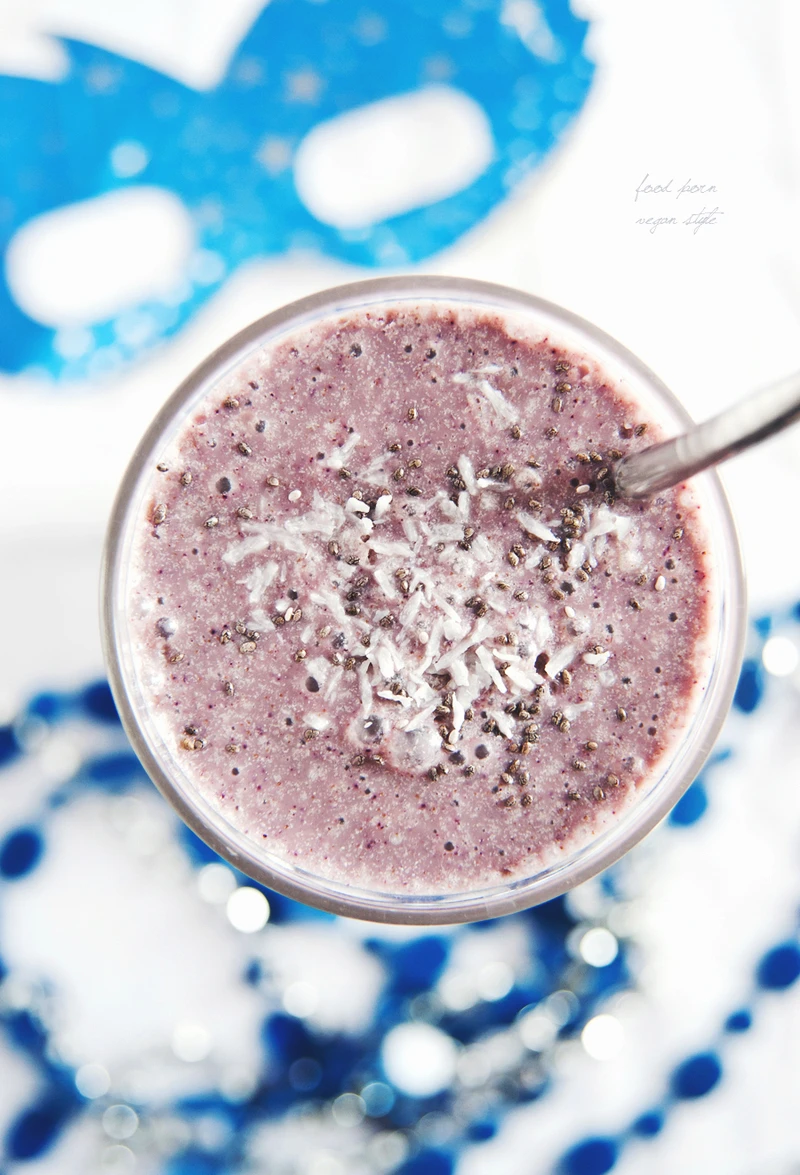 Zielone smoothie na kaca lub pożywne śniadanie