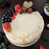 Tort z białą czekoladą.