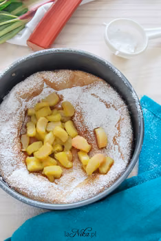 Dutch baby z rabarbarem