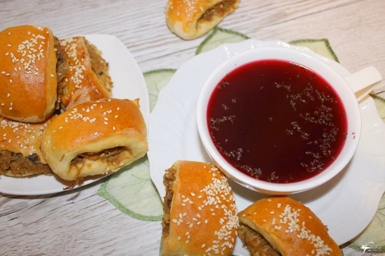 Barszcz świąteczny z pieczonych buraczków