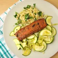 Grillowany Łosoś z Kaszą Bulgur i Cukinią