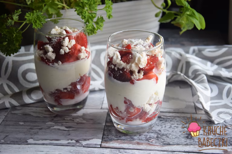 SZYBKI DESER Z TRUSKAWKAMI, MASCARPONE I BEZĄ